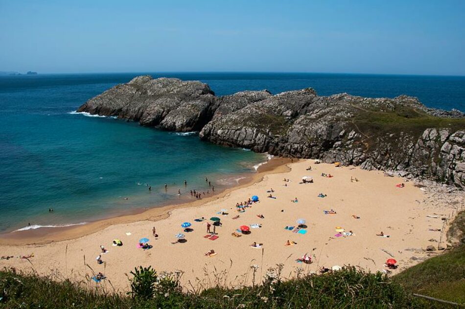 IU presenta sus medidas para mejorar las condiciones de las playas de Piélagos