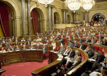 Los 5 senadores de En Comú Podem solicitan al Gobierno la retirada del recurso contra la Mesa del Parlament