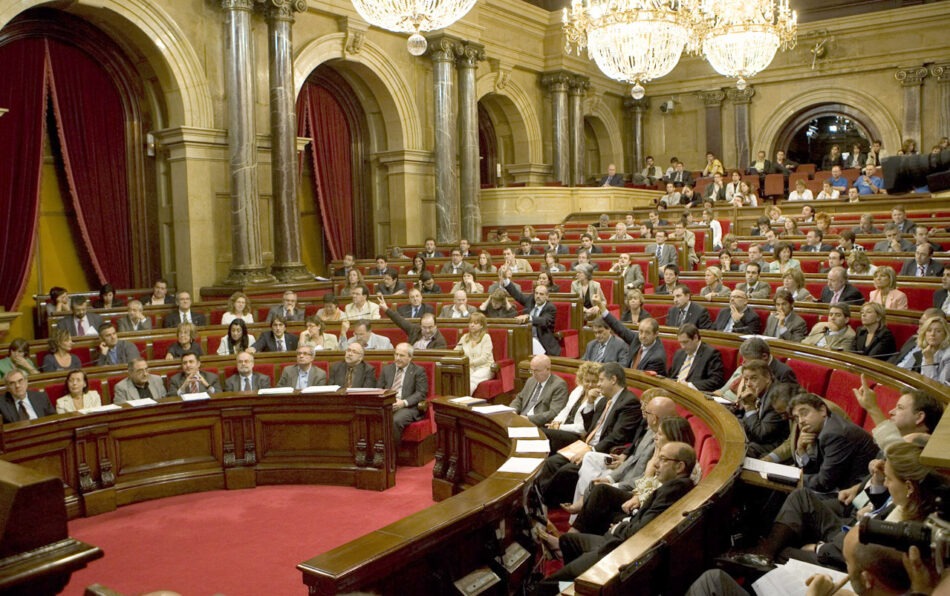Los 5 senadores de En Comú Podem solicitan al Gobierno la retirada del recurso contra la Mesa del Parlament