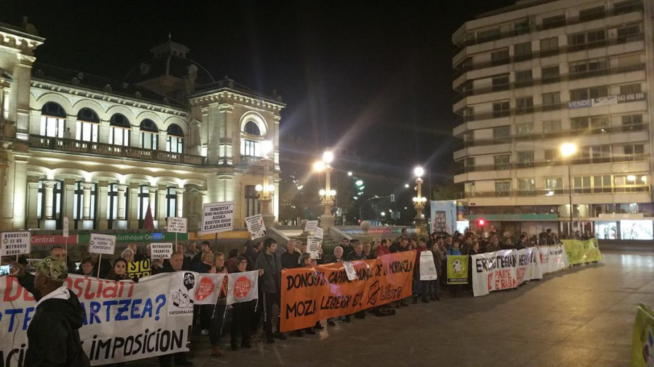 El gobierno vasco usa la Ley Mordaza para sancionar la concentración de movimientos sociales durante el «Foro sobre democracia directa»