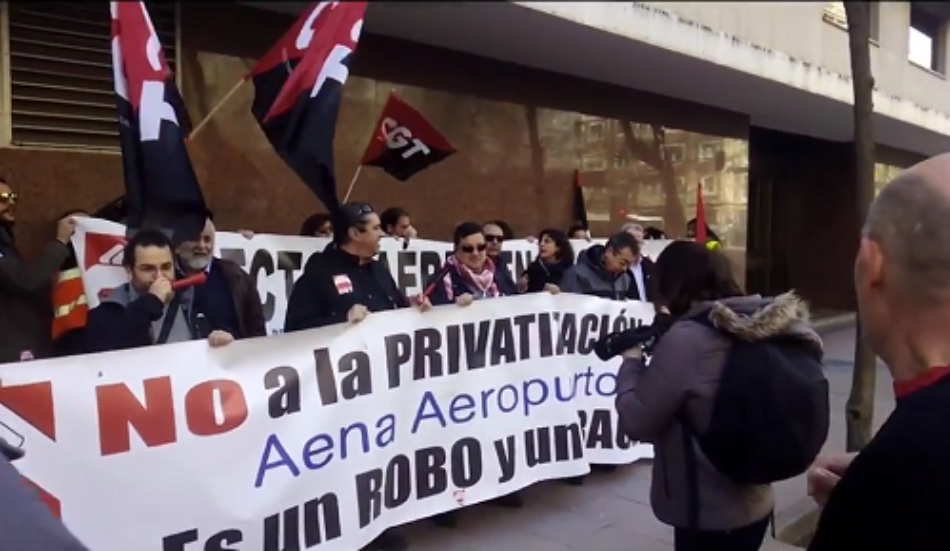 Trabajadores de Aena protestan ante la CEOE por la privatización y se preguntan…. ¿qué hace Aena en la CEOE?