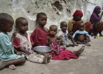 363.000 niños somalíes sufren desnutrición por sequías y guerra