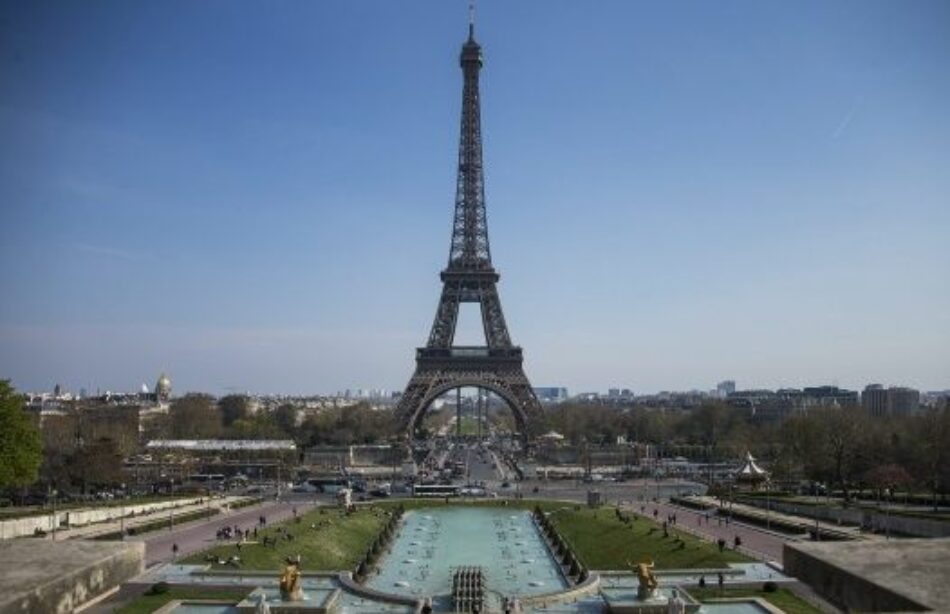 París levantará muro de cristal antibalas en la Torre Eiffel