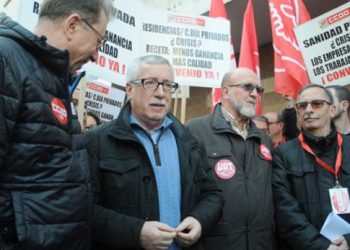 CCOO y UGT urgen a la patronal a negociar la subida salarial para 2017