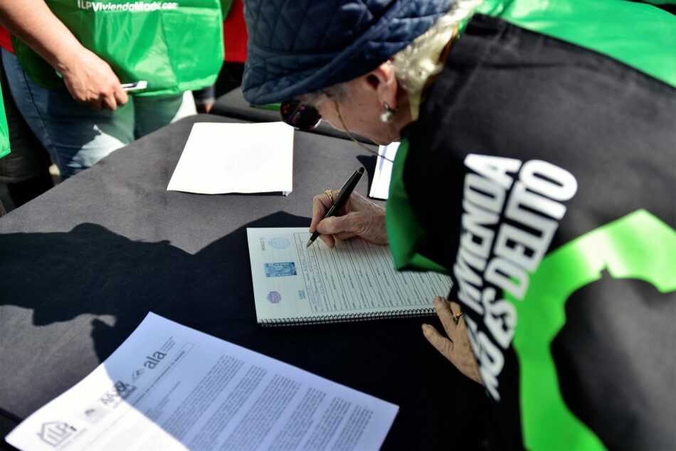 Crónica desde la Puerta del Sol – Mesa Cero (ILP Vivienda: comenzó la recogida de firmas)