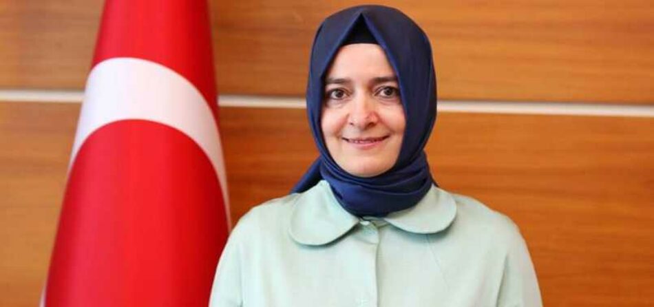 Ministra turca rumbo a Alemania tras el bloqueo de Países Bajos