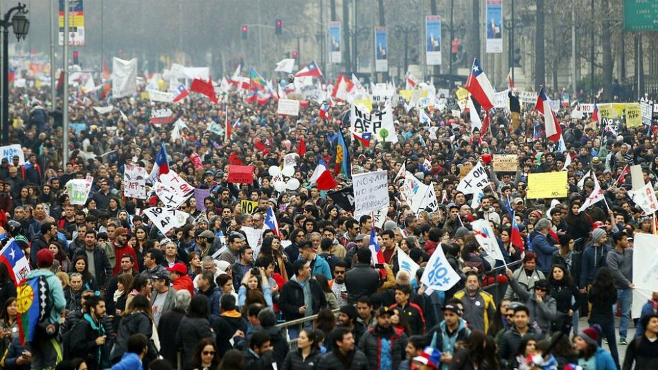 Chilenos toman las calles para la marcha «más grande de la historia” contra las AFP
