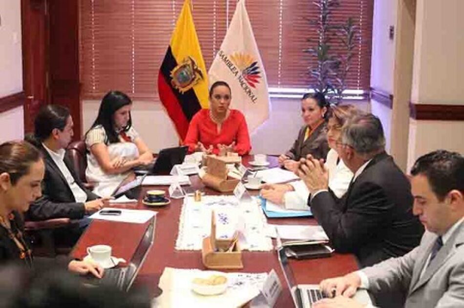 Definen en Ecuador comité legislador para proyecto de paraíso fiscal