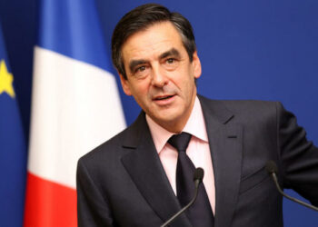 Franceses quieren a Fillon fuera de las presidenciales