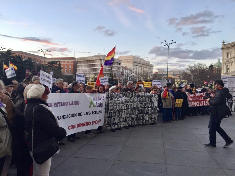 Crónica concentración frente al Ayuntamiento de Madrid: #NiUnaCalleFranquista