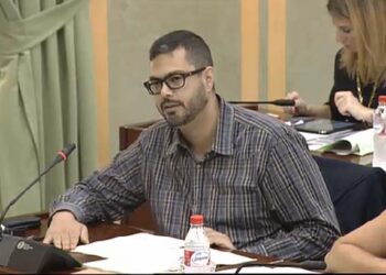 Podemos pide al consejero de Salud que amplíe la mesa de  trabajo de subasta de medicamentos para ser fiel al  mandato del Parlamento de Andalucía
