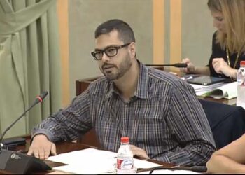 Podemos pide al consejero de Salud que amplíe la mesa de trabajo de subasta de medicamentos para ser fiel al mandato del Parlamento de Andalucía