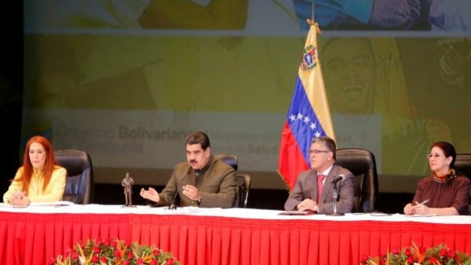 Maduro aumenta 50 % el salario del personal médico en Venezuela