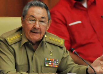 Raúl Castro: Estamos en una etapa crucial de nuestra historia