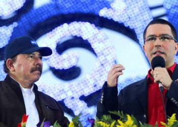 Ortega arriba a Venezuela para participar en homenaje a Chávez