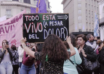 Argentina. Ni una menos. Justicia por Micaela y por todas! Asamblea abierta en Plaza de Mayo, a pesar del dolor.