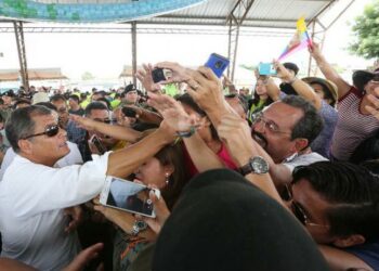 Oposición en Ecuador sigue “el mismo libreto” que la derecha en Venezuela: Presidente Correa