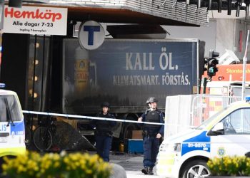 Aumentan a cinco los muertos por el atentado de Estocolmo