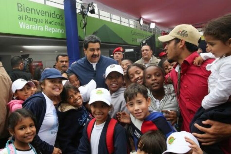 Maduro: venezolanos cobrarán con votos mentiras de la oposición