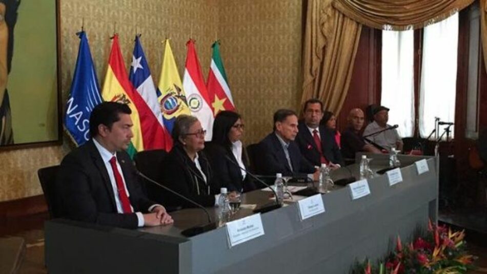 Venezuela entrega presidencia pro tempore de Unasur a Argentina