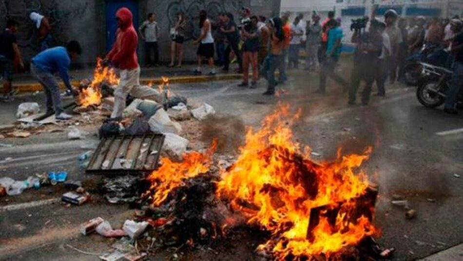 Reuters admite que protestas en Venezuela son violentas