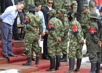 Gobierno colombiano y ELN aplazan diálogo para el 10 de mayo