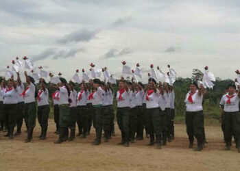 Mujeres de las FARC: “No cambiaremos el fusil por la escoba
