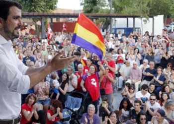 Alberto Garzón y Pablo Iglesias reivindican la II República en el 86 aniversario mirando al futuro