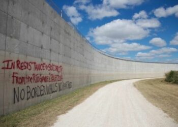 Interponen primera demanda federal contra el muro de Trump