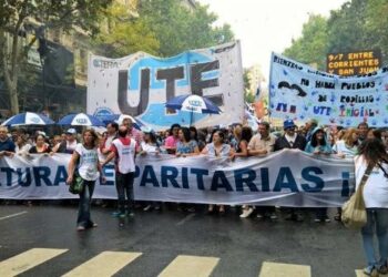 Docentes argentinos convocan a nuevo paro para exigir paritaria