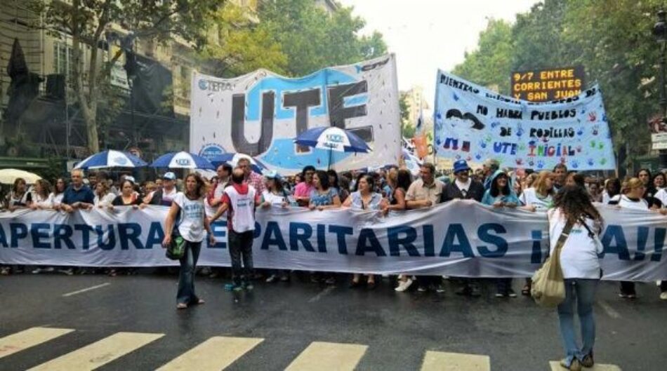 Docentes argentinos convocan a nuevo paro para exigir paritaria