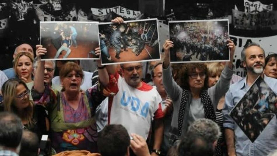 Docentes argentinos se van a paro hoy contra represión