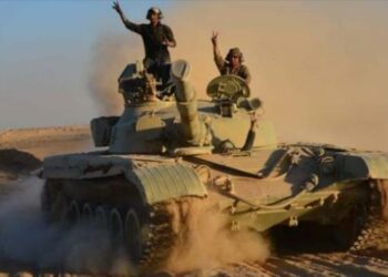 Fuerzas populares cavan zanja en frontera iraquí-siria contra Daesh