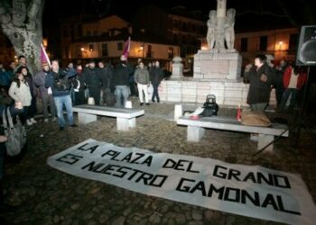 León en Común pide a Ana Franco que no continúe levantando empedrado y aceras