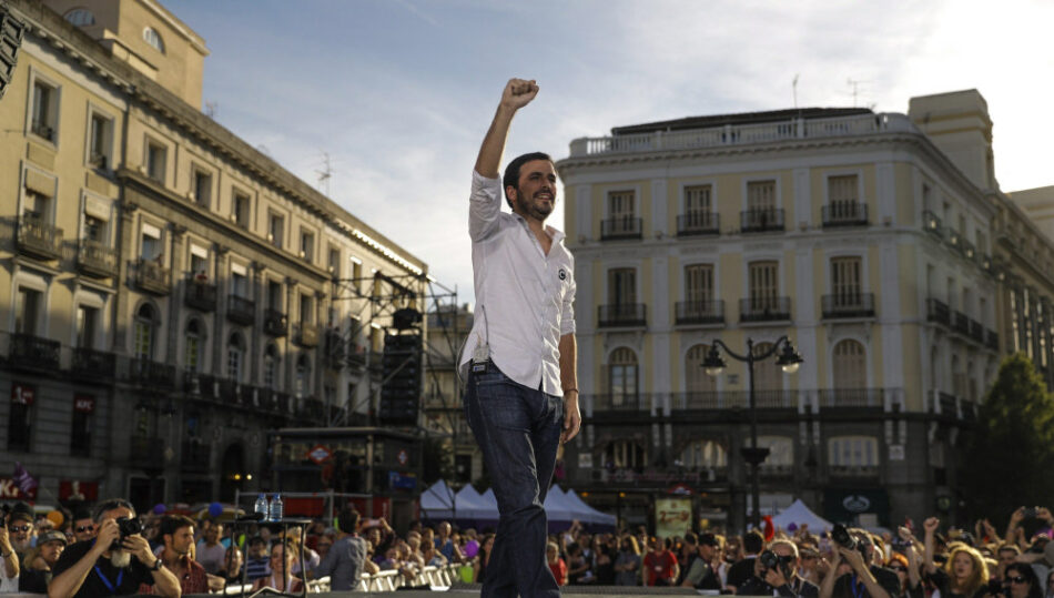 Garzón llama desde la Puerta del Sol a la «unidad entre compañeros» porque «basta ya de hablar y la moción de censura es la mejor forma de actuar contra este sistema criminal que nos explota»