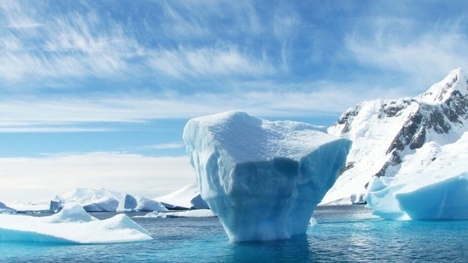 Emiratos Árabes Unidos planea remolcar un iceberg para obtener agua potable