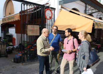 IU Sevilla critica la falta de apoyo del PSOE a los mercados de abastos y denuncia el nuevo aumento de las tasas para traspasos de puestos