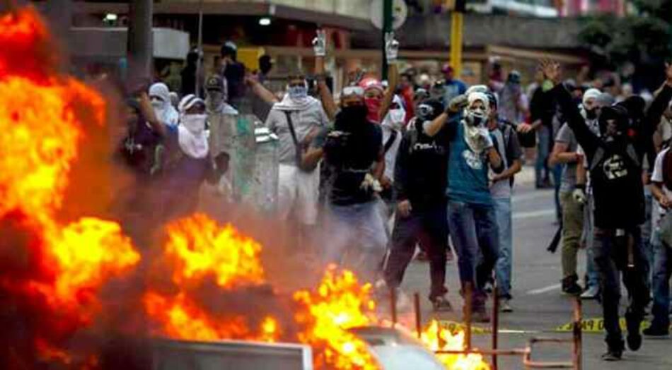 ¿Escalada de violencia? Gobierno venezolano denuncia que oposición opta por «lucha armada»
