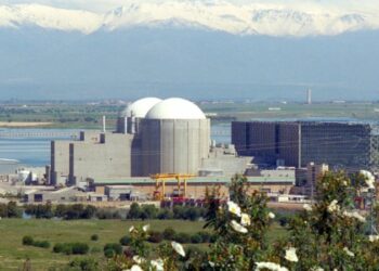 Més de 140 persones impulsen presentar una Iniciativa Legislativa Popular (ILP) contra la renovació dels permisos de les centrals nuclears fins als 60 anys