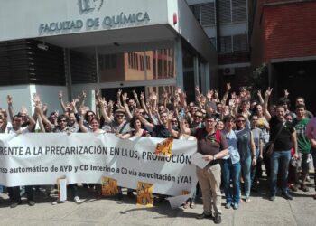 Unas 3.000 personas se manifiestan en apoyo a los profesores de la US en vísperas de la reunión que podría desconvocar la huelga