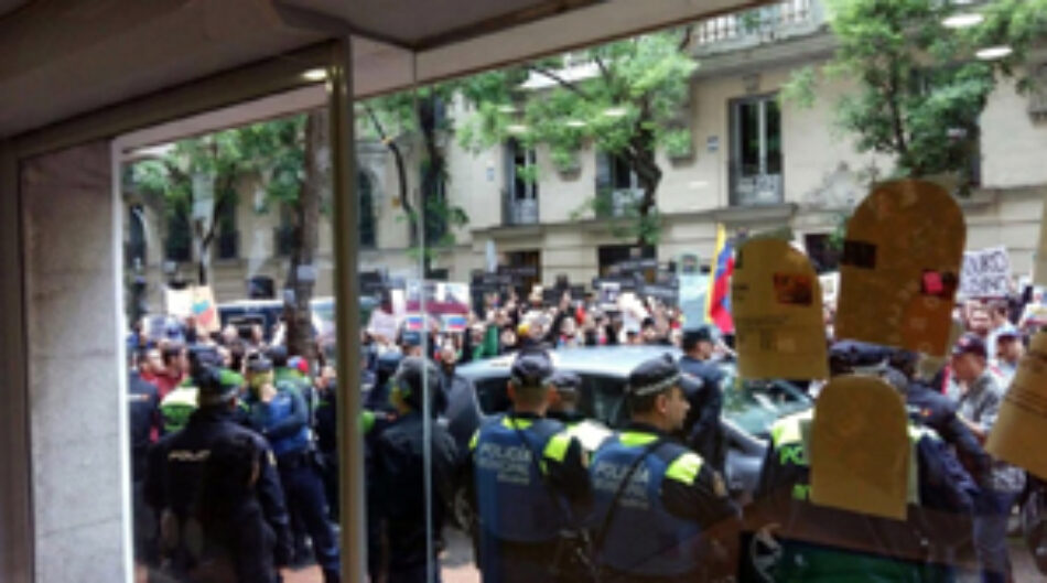 Policía, gobierno y medios españoles colaboran con el secuestro de cien personas en Embajada de Venezuela en Madrid