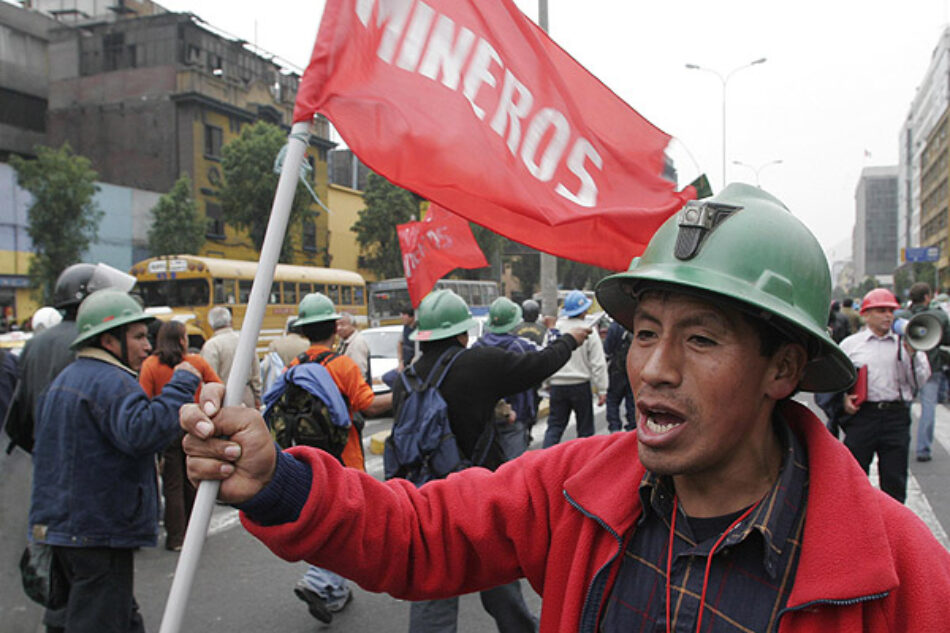 Mineros peruanos declaran huelga nacional para junio