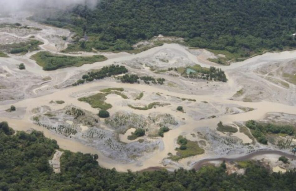 Mientras Colombia duerme, le roban el agua