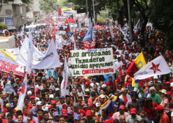 Miles de comuner@s marcharon hasta Miraflores (Venezuela): “Con la Constituyente, las Comunas entrarán en la Constitución”