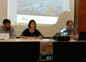 Yolanda Díaz e Javier Galán debaten en Ferrol sobre o futuro dos estaleiros, que pasa por implantar as novas tecnoloxías ao proceso de produción