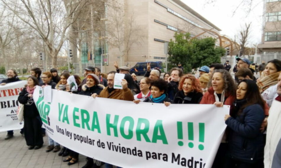 Las firmas de la ILP del derecho a la vivienda llegan a la Asamblea de Madrid