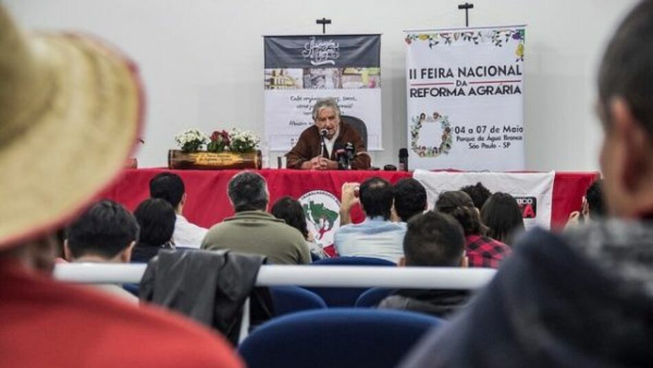 José Mujica aboga por la propiedad popular de la tierra
