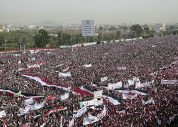 Manifestación gigante en Sanaa condena apoyo de EEUU a la agresión saudí