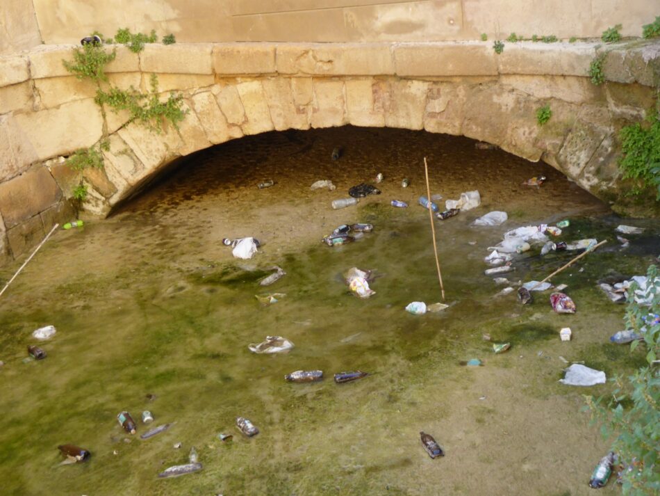 Cambiemos Murcia denuncia el estado de suciedad del canal de los Molinos del Río