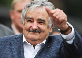 Mujica: acciones irracionales de la derecha ponen en peligro a Venezuela